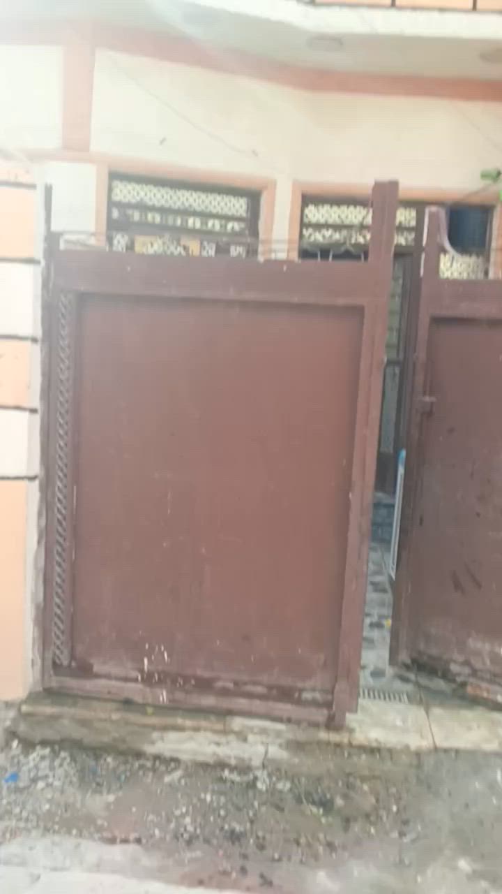 السلام عليكم بيت 100 متره معروض للبيع خلف السوق مال الكماليه منطقه حي الامل خدمات كامله ماي وكهرباء وتبليط المدارس قريبه عليه السوق قريب عليه السعر 45 مليون الاتصال على الرقم ***********
