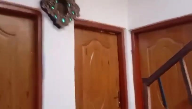 🏡 بيت للبيع

📍 العنوان: شارع 80، مقابل ألعاب أرض بابل، قرب أسواق سنتر الشيخ.

📐 المساحة: 267 م².

✨ مواصفات البيت:
• طابقان.
• الطابق الأول: صالة، مطبخ، كليدور، غرفة نوم، ومجمع صحيات.
• الطابق الثاني: 3 غرف نوم ومجمع صحيات.
• البيت مرتفع عن مستوى الشارع.
• حديقة كبيرة.

💳 طريقة الدفع:
• 70 مليون دينار عن طريق المصرف العقاري.
• القسط الشهري للمصرف: 390 ألف دينار.
• 95 مليون دينار تُدفع مباشرةً لصاحب الدار.

💰 السعر الكلي: 165 مليون دينار عراقي.

📞 للاستفسار والمعاينة:
***********
