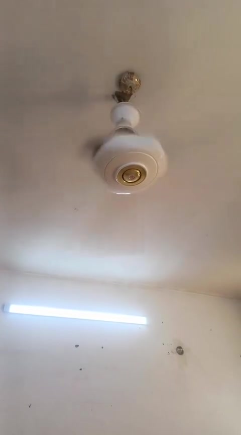 السلام عليكم غرض لل بيع مكاني بغداد الزعفرنيه سعر على هذا رقم ***********
