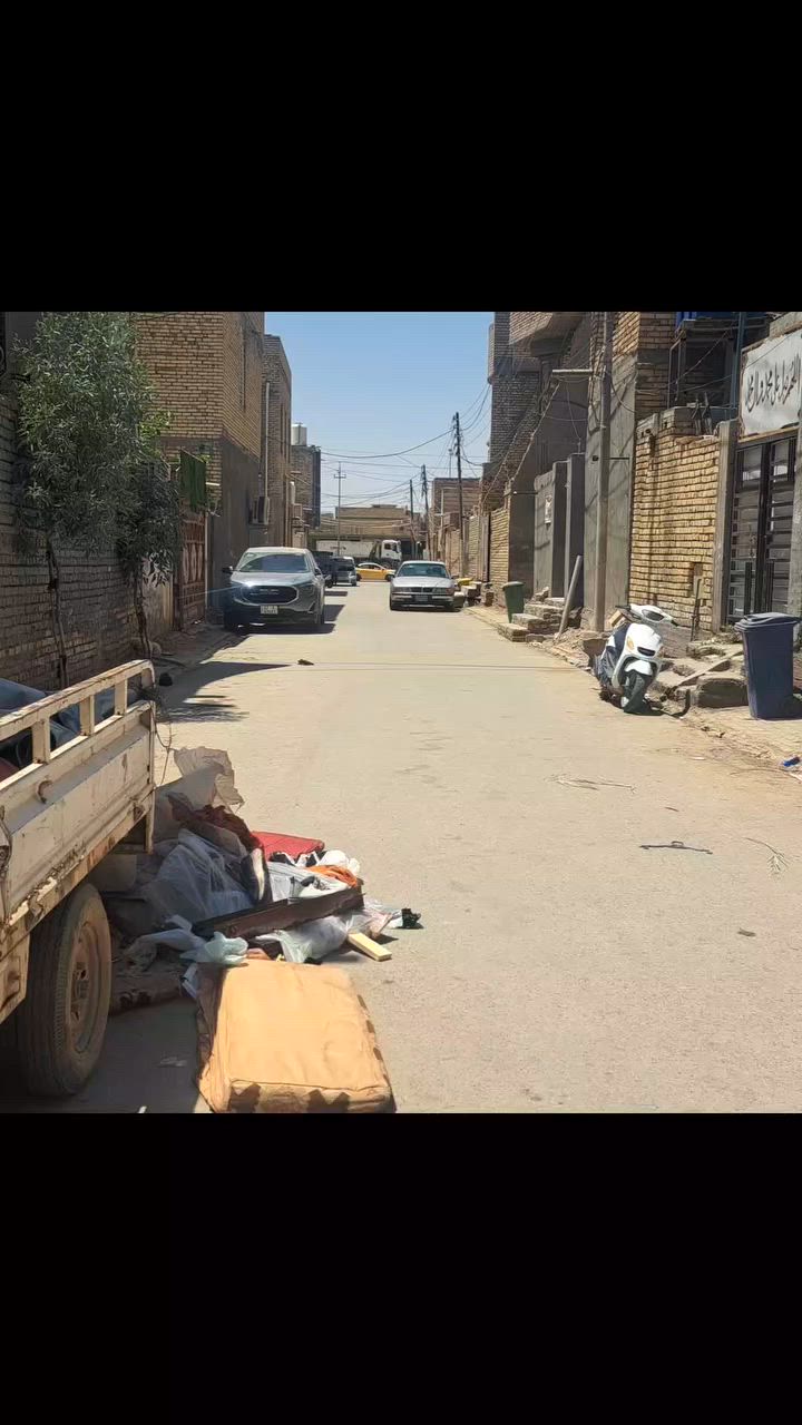 سلام عليكم شقه ب حي التضحيه قرب شارع الملعب
تتكون من ستقبال صاله وصحيات وغرفه مع الأثاث 
للستفسار ***********

