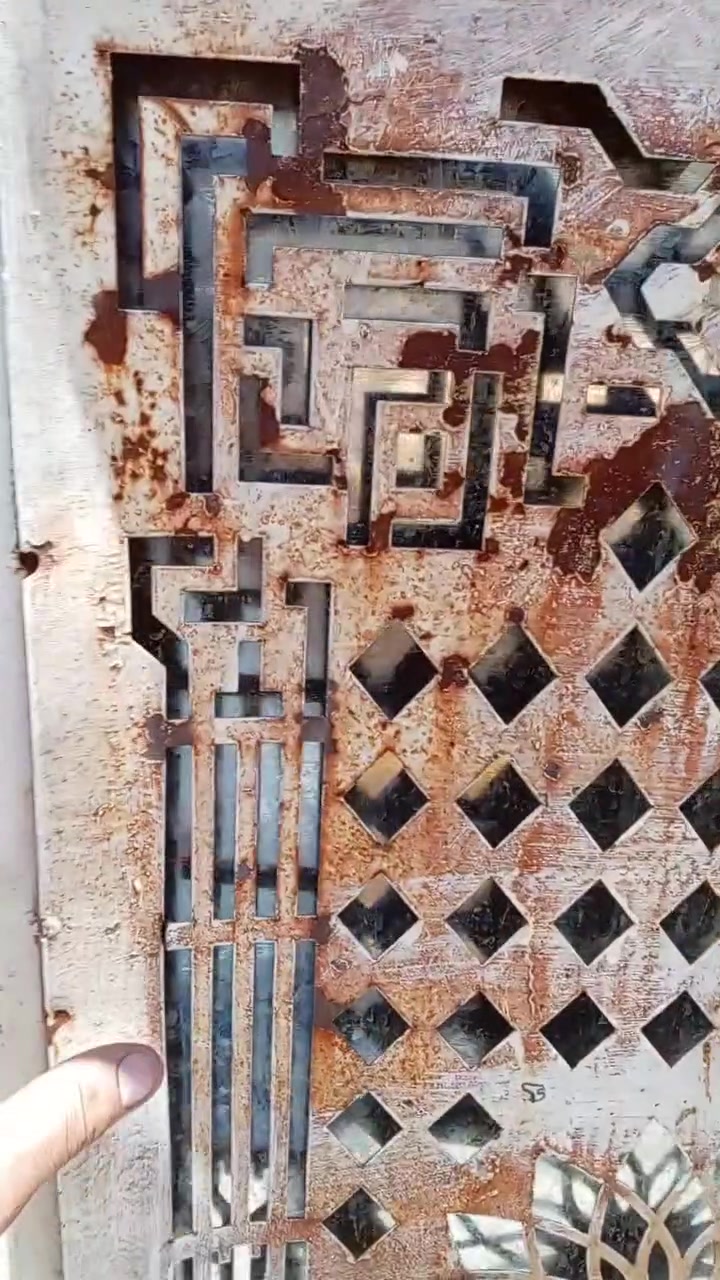 للبيع بيت متين متر انه مسويه نصين ابيعه سعر كاع 45 وبيه مجال نوع العقار زراعي العنوان حي طارق الوصط مقابل حسينيه ابي صالح ***********
