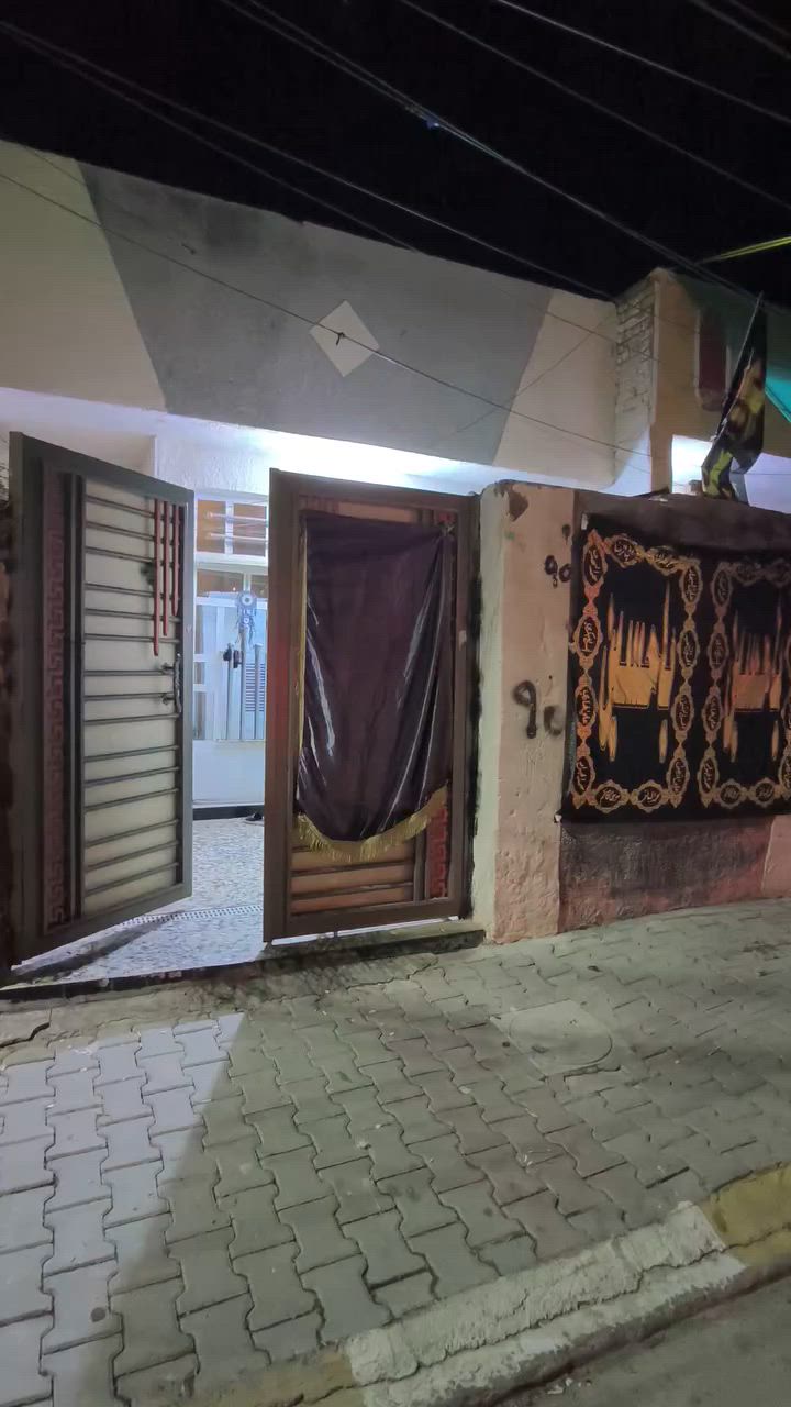 السلام عليكم بيت 100 متر مسقط شارع المدارس 
الاستفسار على خاص او على رقم 
***********
