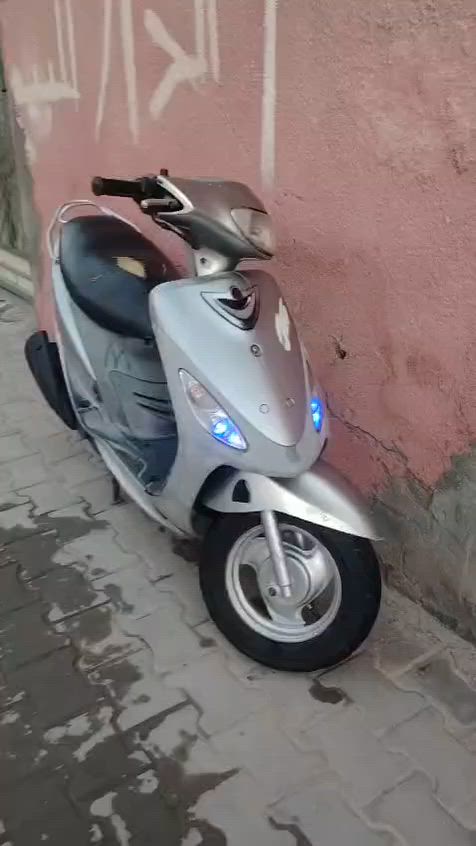 سلام عليكم دراجه ماكس للبيع درجه صارلها شهرين من نازله حاويه كفراته ختم وحد وي المكينه برغي مامفتوح بيه 
السعر خاص او انتصل***********
