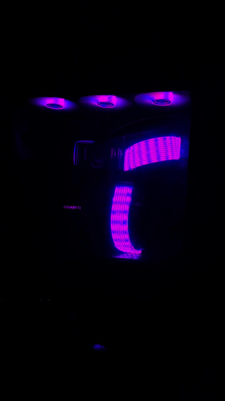 السلام عليكم
CPU : RYZEN 7 3800X
GPU : RX 7700XT 12GB GIGABYTE GAMING OC
M.B : X570 MSI GAMING PLUS 
RAM : 16GB 2×8 3600MHZ RGB T-FORCE EXTREME A-RGB
HARD : 1T SSD KINGSPACE + 1T HDD WD
PSU : 750W DeepCool +80
COOL : 360ML LIQUID COOLING A-RGB + LCD TEMPERATURE 
CASE : 6 FAN A-RGB LIANLE COPY + RGB HUB
CABLE : 2X EXTENSION A.RGB GPU + M.B
قطع كلها براندات قوية ومرتبة
الكرت اقوى من 5060 بهواي وموجه لل 2k ويجي 12vram 
تواصل : ***********
