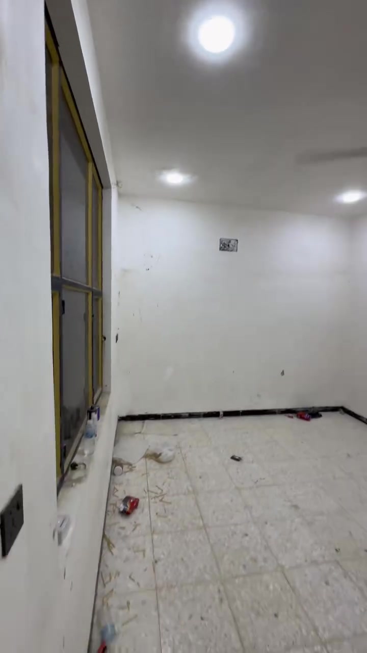 بيت 70 متر شارع سليم الطي 

للايجااار طابقين ثلاث غرف نوم

ايجاره 400 الف قفل 

هاتف ***********
