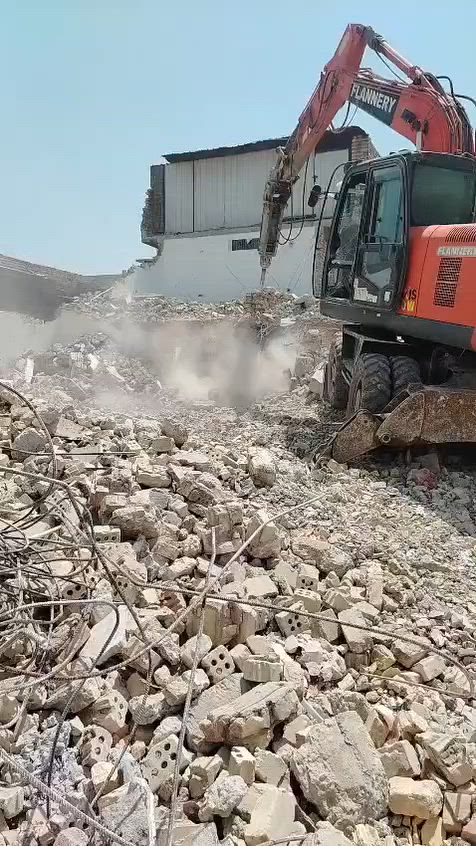 السلام عليكم يوجد لدينا كادر تفليش البيوت و قص الرباطات و قلع الراضي وتگشير الجذران و كافه انواع التفليش با انسب السعار بغداد فقط***********
