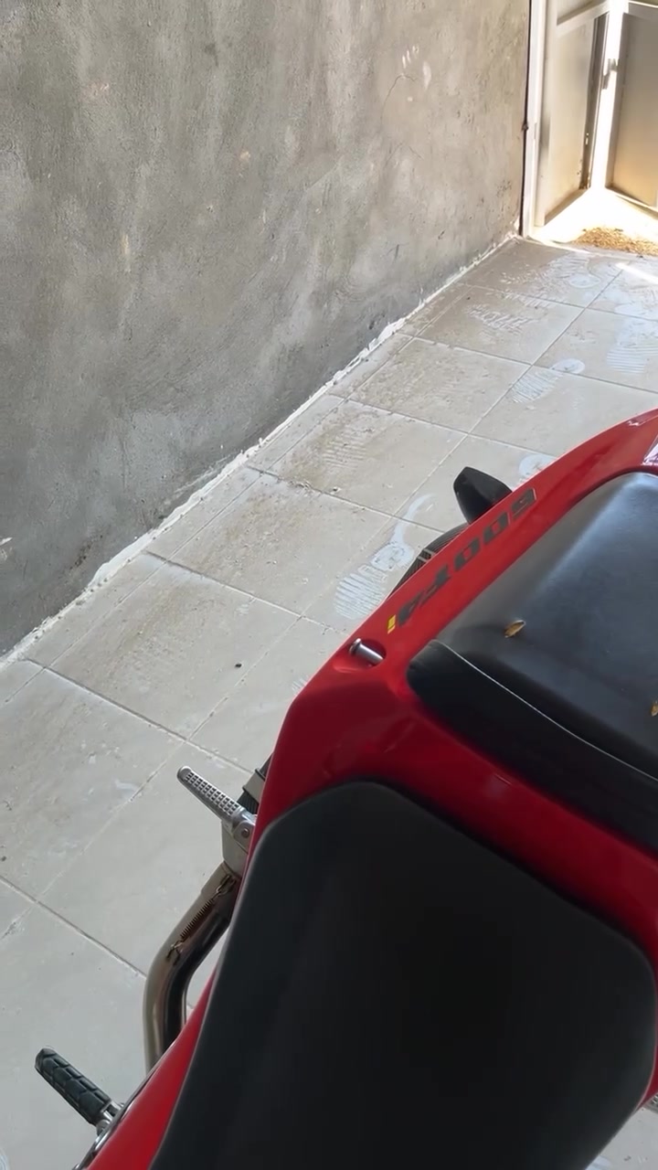 F4i 2004
الدراجة جديدة جديدة بمعنى الكلمة نازلة من معرض معروف وماطالعة سفرات ولا معسعسين بيها 
كير ومكينة كفالة بس للامانة بيها نقوصات بسبب البانزين بس كفالة المكينة والكير ممشى الدراجة 46 الف  سعر الدراجة 30 ورقة قفلل مكان الدراجة ديالى بعقوبة ***********

