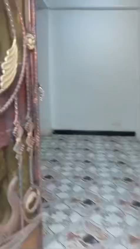 للإيجار
شقه طابق اول في دور الضباط تحتوي على غرفتبن نوم وصاله ومطبخ وصحيات سعر إيجاره 600 قفل شامل ماي والكهرباء 
***********
