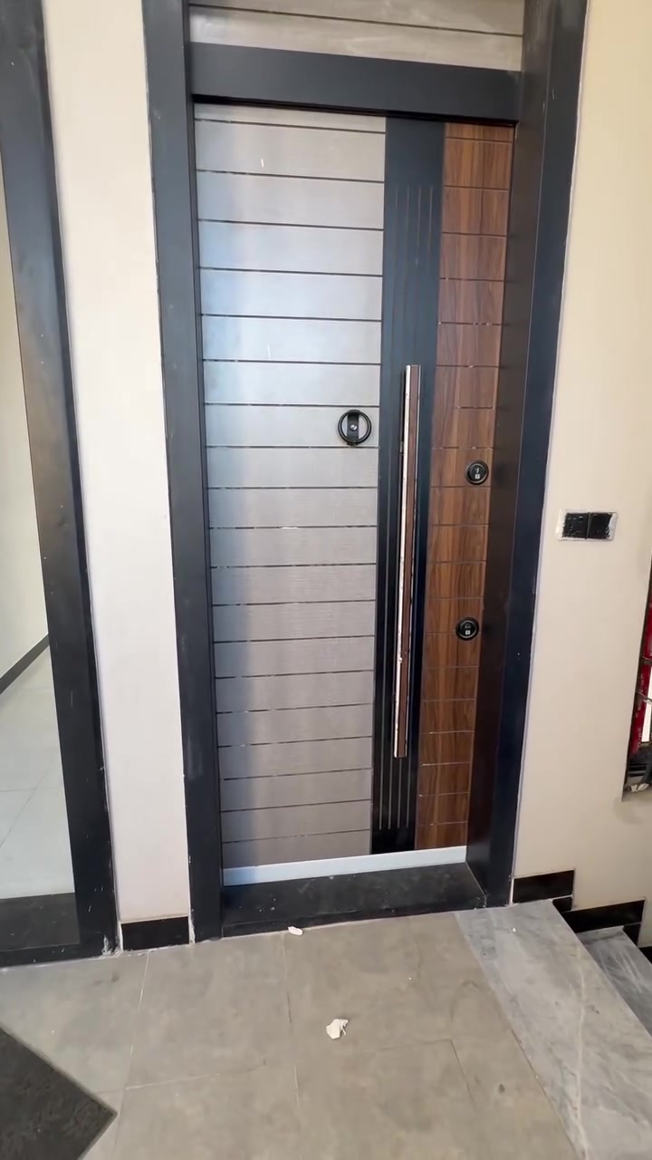 شقه للايجار طابق ثاني مساحه150 تحتوي على 3 نوم وهول ومطبخ وخدمات الموقع : شارع اضباط خلف بروستد عمو السعر:750
للاستفسار:***********
