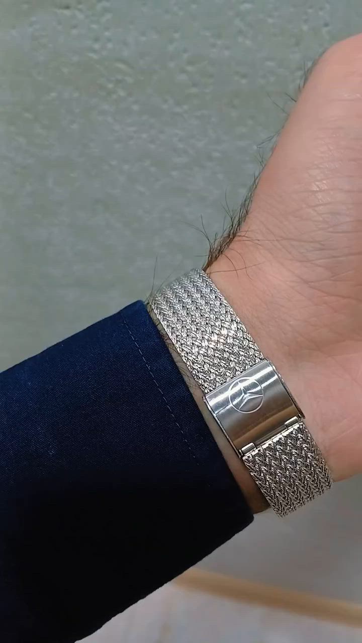 Mercedes Benz QUARTZ 🇯🇵⌚️
ساعة وزعت لموظفي شركة مارسيدس

كلاسيك 

كوارتز 

تلبس يد ناعمة 

نظافة الساعة 98%


**إذا كنت صاحب هذا الإعلان وتريد حذفه لأي سبب، رجاءا أرسل رسالة إلى الدعم الفني**