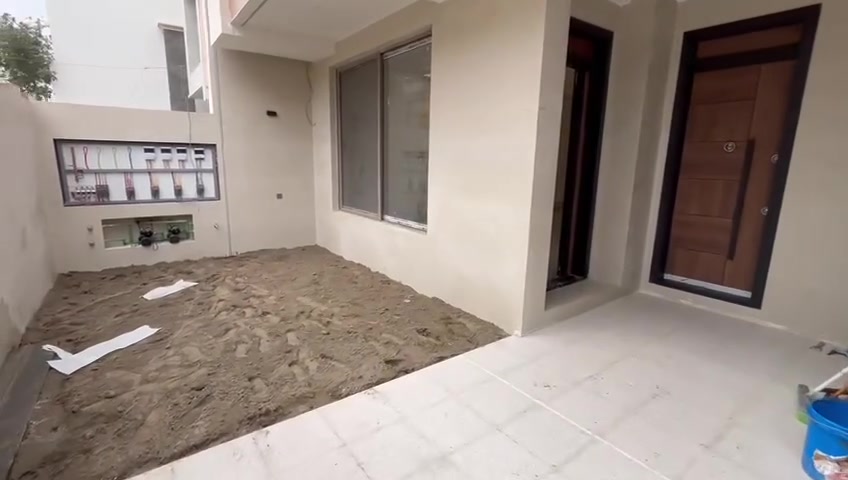بيت للاجار التجاري
الطابق الارضي 300 متر
يحتوي على 3 غرف نوم و مطبخ حار و مطبخ بارد و صاله استقبال مع حمام

الاطابق الاول يحتوي على شقتين مساحه الشقه الواحده 120 متر تحتوي على غرفتين سويت و حمامين و صاله كبيره
العنوان : المنصور البيجيه 
للاستفسار التواصل على هذا الرقم
***********

