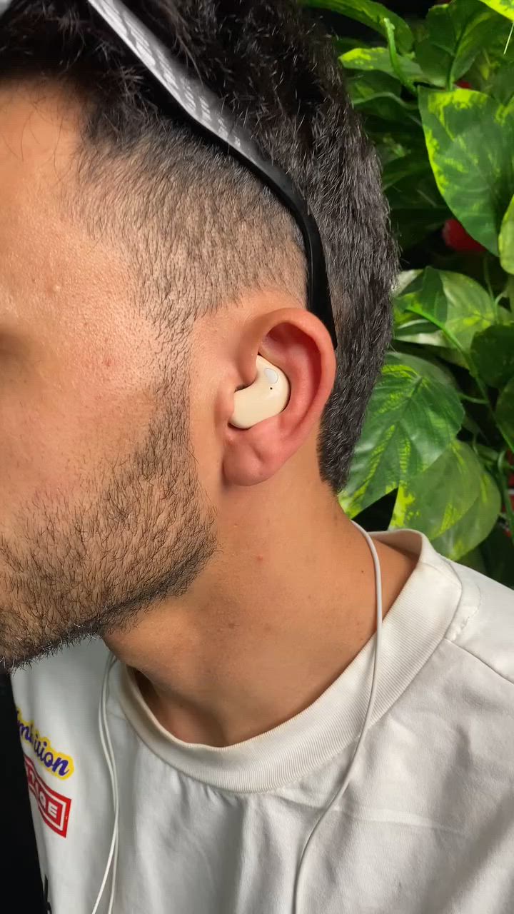 سماعات بلوتوث لاسلكية Anker soundcore P60i True Wireless Earbuds

استمتع بتجربة صوتية مميزة ونقية مع سماعات الأذن اللاسلكية soundcore P60i من شركة Anker، المصممة لتمنحك أداءً صوتياً قوياً ومكالمات واضحة أينما كنت.

• صوت قوي وعميق: مزودة بمكبرات صوت داخلية بمقاس 10 ملم (10mm Drivers).

• بطارية تدوم طويلاً: تمنحك حتى 10 ساعات من التشغيل المستمر للشحنة الواحدة، وتصل إلى 30 ساعة كاملة مع علبة الشحن.

• مكالمات واضحة بالذكاء الاصطناعي: مجهّزة بميكروفونين (2 Mics) مدعومة بالذكاء الاصطناعي (AI-Enhanced) لتحسين جودة ونقاء المكالمات.

• مقاومة للماء والرطوبة: السماعات تأتي بمعيار مقاومة الماء IPX5 Waterproof مما يجعلها مناسبة للاستخدام اليومي.

• الماركة: soundcore by Anker
• الموديل: P60i (Model: A3949)
• النوع: سماعات داخل الأذن لاسلكية بالكامل (True Wireless Earbuds)
• الاتصال: بلوتوث (Bluetooth)
• حجم المشغل (Driver): 10 ملم
• عمر البطارية: 10 ساعات للسماعات / 30 ساعة مع علبة الشحن
• مقاومة الماء: معيار IPX5

محتويات العلبة:
• سماعات soundcore R50i / P60i
• علبة الشحن (Charging Case)
• كابل شحن نوع (USB-C Cable)
السعر فقط ب17 الاف 
#ايربود #أنكر #سماعات #anker


**إذا كنت صاحب هذا الإعلان وتريد حذفه لأي سبب، رجاءا أرسل رسالة إلى الدعم الفني**