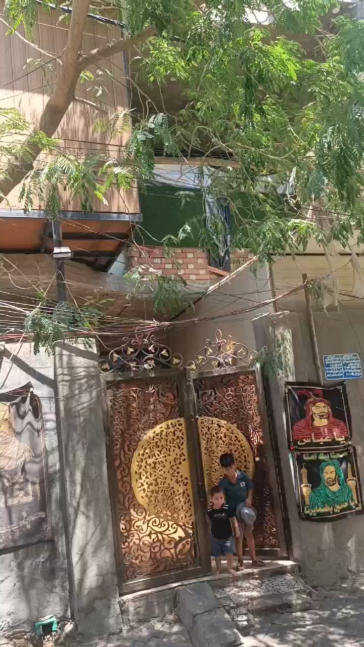 السلام عليكم بيت البيع  بغداد مدينة الصدر قطاع26
أول فرع أول بيت المساحه144 اربع غرف فوك 
***********