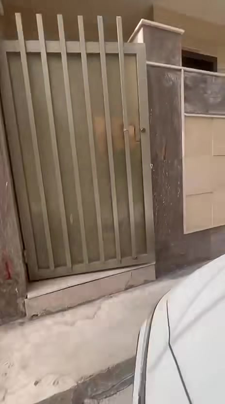 منزل للبيع في زيونه محله 718خلف ألعاب بغداد أول فرع مساحة 73متر واجه 6وربع ونزال12الى ربع بناء حديث ثلاث طوابق مدخلين للداريباع مع الكاونترثلاث نوم السعر ٤٥٠مليون للاستفسار ***********مكتب التساهل
