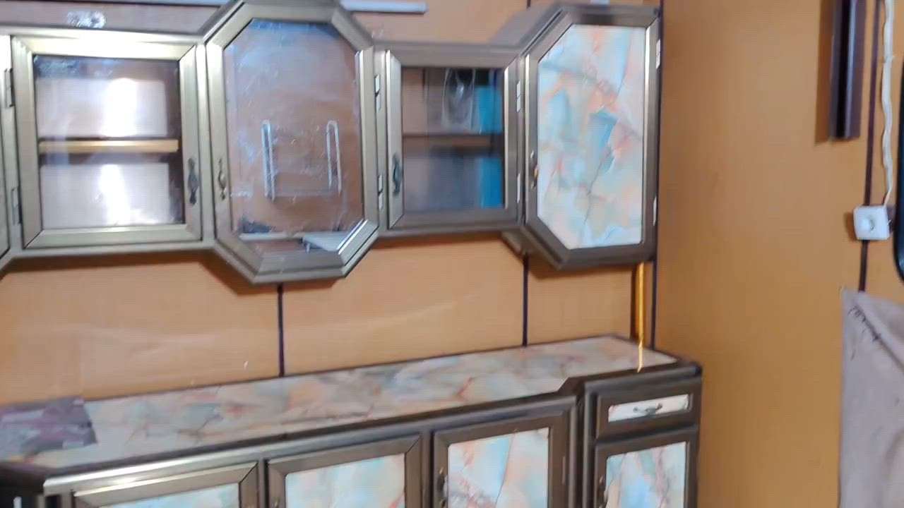 سلام عليكم من رخصة الادمن للبيع كاونتر قطعتين تفصال مكان تاجي *********** بي وات ساب
