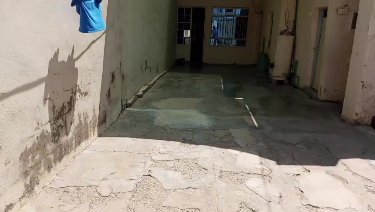 بيت للبيع بل عروبه مقابيل مدرسه 170متر ***********
