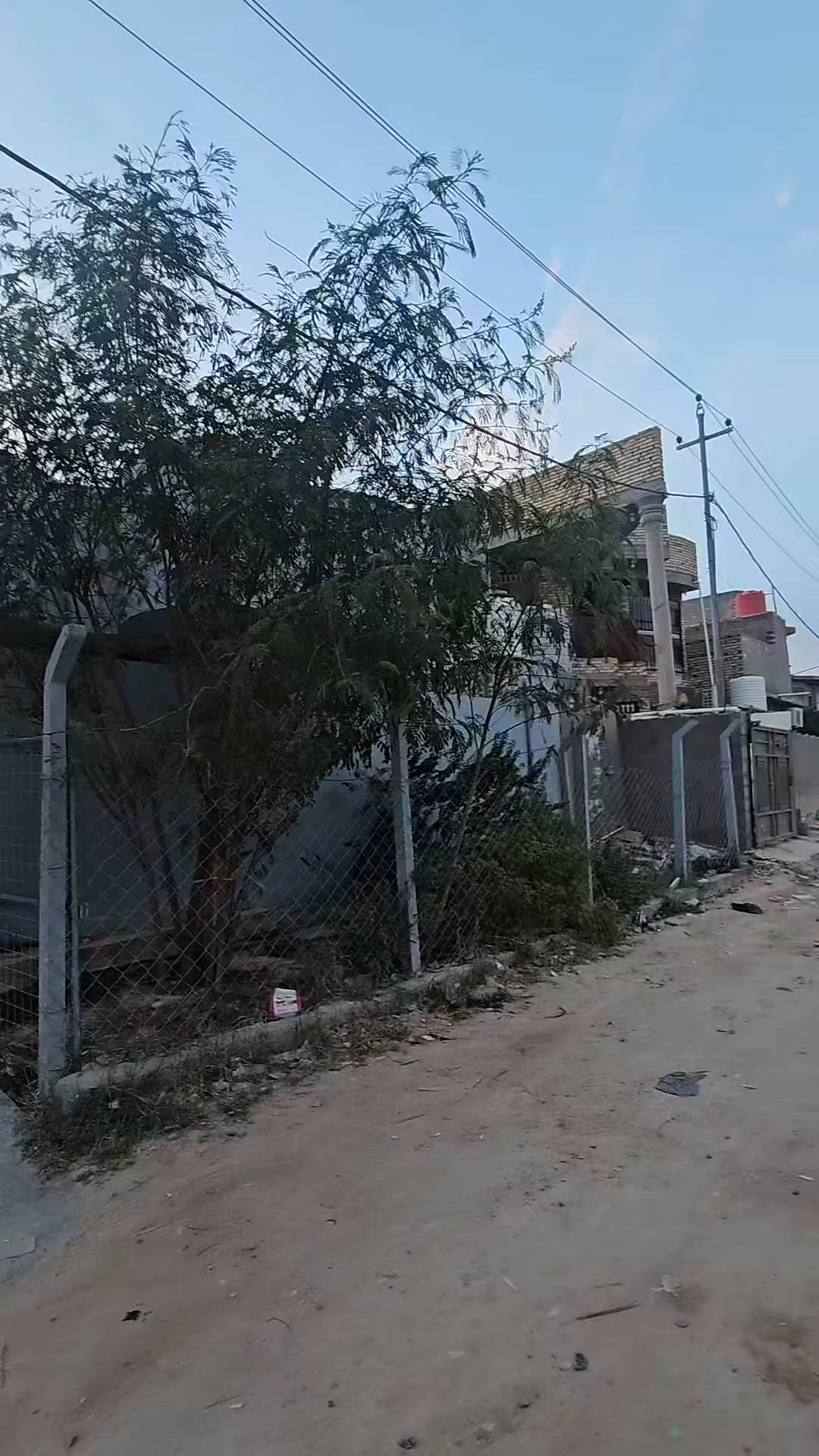 دار للبيع مساحه ٣٢٥ متر ركن شارع ١٠م
بناء طابوك صب كونكريت اساس وسقف 

ناحية الحيدرية حي التحدي قريب للسوق

خدمات ماء وكهرباء ومدارس وانترنت ضوئي

يتكون من غرفتين٥×٤

 صاله عدد٢  /٨×٨ 

استقبال ٩×٤

مطبخ٦×٤

 حمامات داخليه وخارجيه

كرانيت الارضيه  وخارجيه وكراج سياره كاشي 

السعر  اتصل ١٩٠ مليون مع المجال القليل

 

للاستفسار اتصل *********** او واتساب

ملاحظه .... يباع مع الاثاث او بدون اثاث
