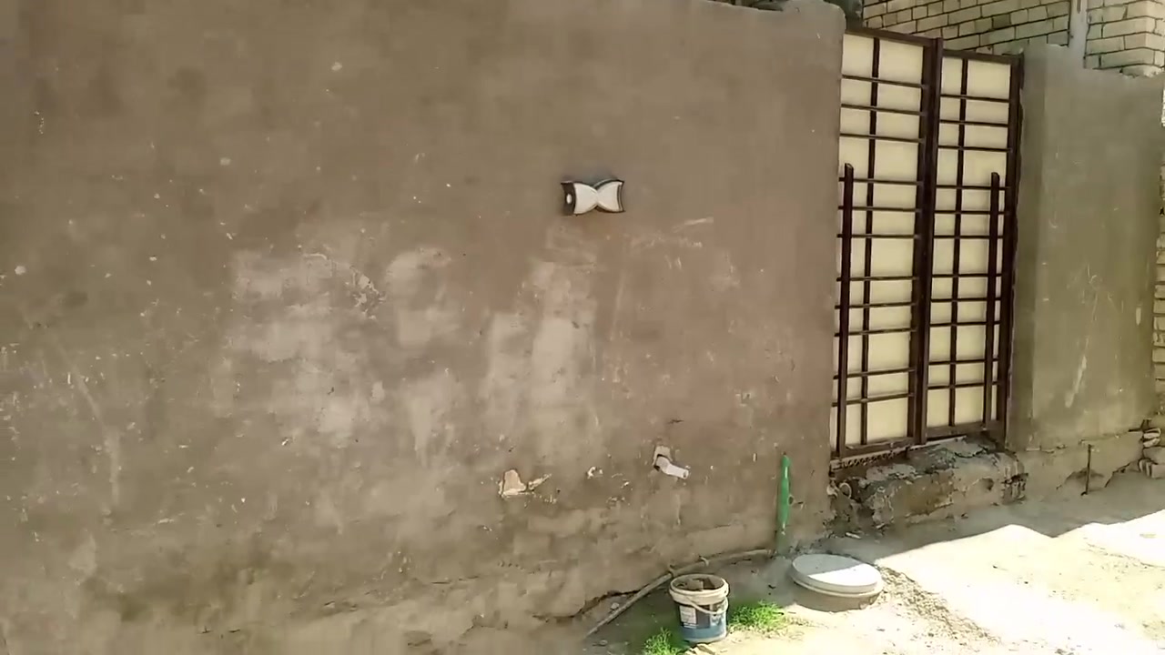سلام عليكم عندي بيت للبيع سماحه 55 متر واجهه 5ونص نزال 10بيت كامل خدمات بناء جديد سند ابو صوره25 قرار محكمه زعفرانيه الجواهري سعر...35.. رقمي ***********
