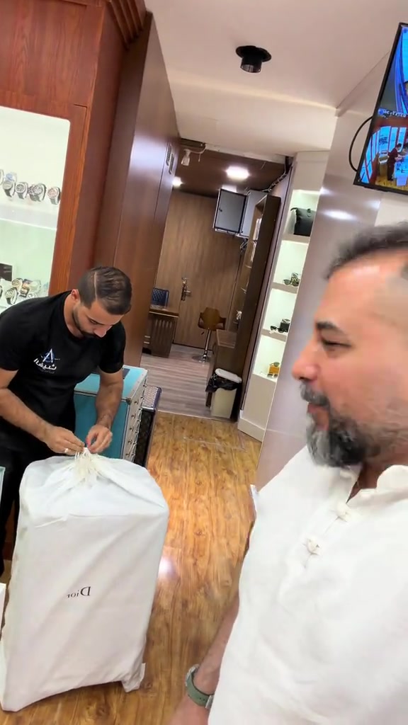 الغيث متجر الهدايا الفخمة شارع الرشيد ركن غرفة تجارة بغداد *********** #fyp #iraq #baghdad #سفر #حقائب 
