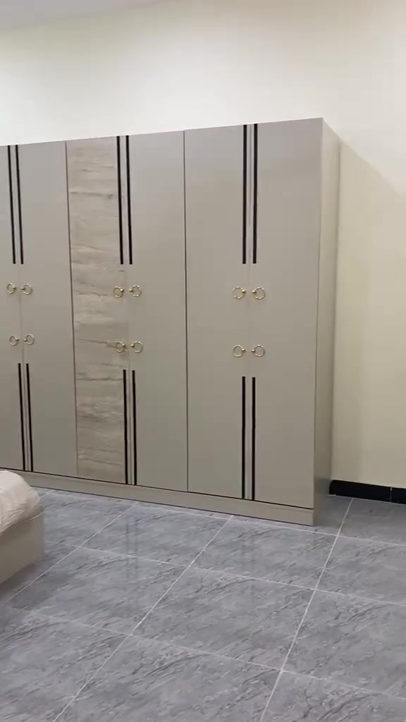 غرفة تركية للبيع سعرها 600 الف وبيها مجال،بالاضافة الى ميز طعام سعره 75 وبي مجال،بيع مستعجل لغرض السفر / رقم الهاتف ***********
