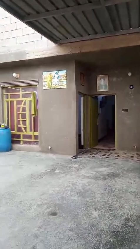 بيت للبيع زراعي المساحه 150 متر بناء حديث العنوان بغداد مدينه الصدر حي طارق مقابيل حسينيه ابا صالح للاستفسار غير متواجد على فيسبوك للاستفسار على رقم الهاتف ***********
