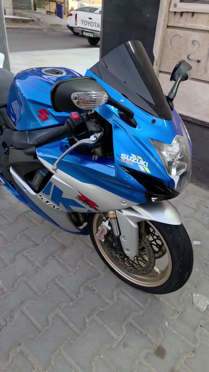 Gsxr 750CC
تفاصيل كامله بالفديو 
سعر خاص بدون احراج 
***********  واتساب 
بغداد
