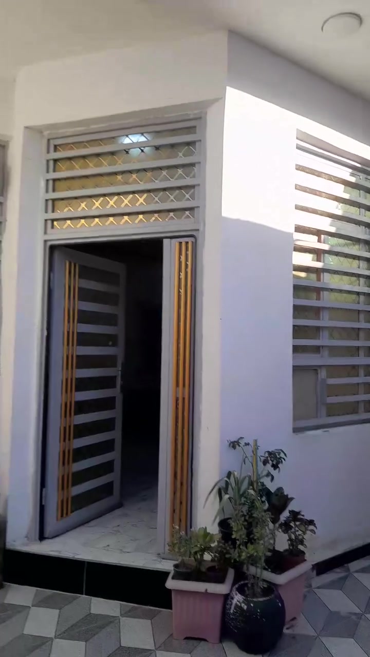 اللهم صل على محمد وعلى اله وصحبه بيت للبيع مساحة ١٢٠ م  المكان بعقوبة خلف السيد ابو دريس مقابيل مستشفى حياة طابو زراعي عندي وكاله عامة  بيت كامل وجديد وعلى شارع رئيسي  السعر ٧٠      ***********
