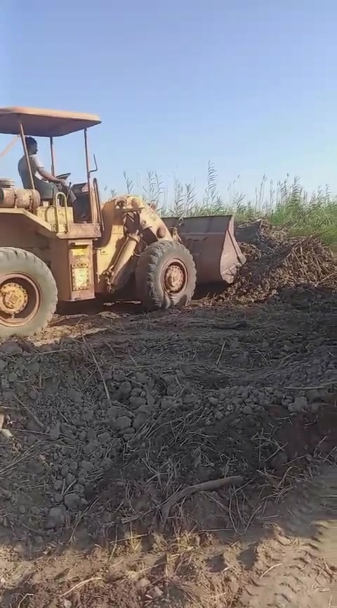 السلام عليكم للبيع شفل 70B موديل 83 بدون ارقام محرك بي بخار السعر 105
***********
