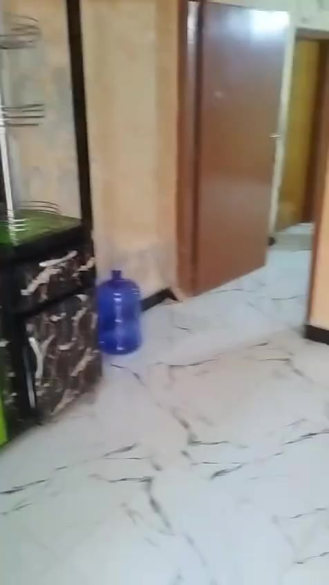 سلام عليكم بيت طابقين ١٠٠متر بالديوانيه بالعسكوري يم كهوه عبيد ومستعجلين عل بيع والي يريد يتواصل على رقم ***********
