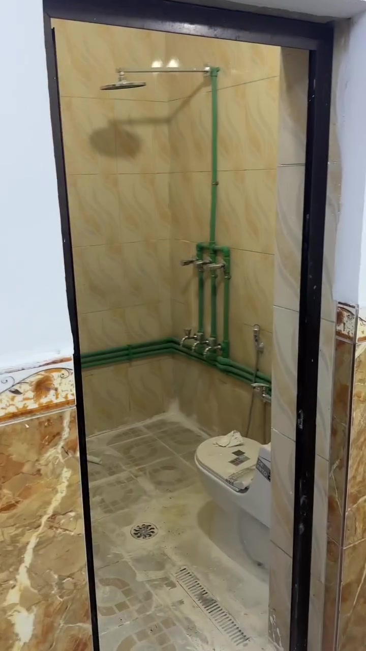 دار لليجار مساحه ٦٠متر طابق ارضي يتكون من مطبخ +خدمات +حولي +غرفه +سطح الموقع في حي الجوادين شارع جامع مام الرضه لاستفسار ***********متواجد واتساب
