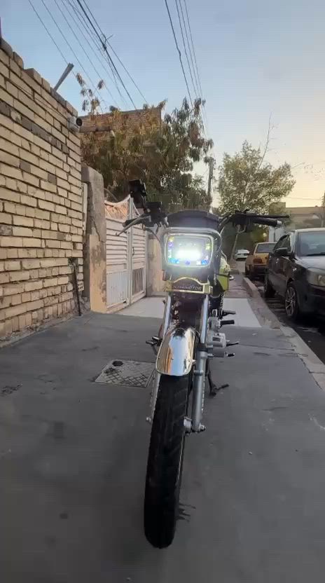 سلام عليكم ايراني موديل٢٥ مكينه ٢٠٠ خير من الله دراجه ممشتغله دلفري هواي نقصها اشاير وعداد كل كهربائيات شغاله بيهه يرادله ترتيب حك ٢٥ مكان دراجه بغداد حي عامل /***********/*********** السعر خاص
