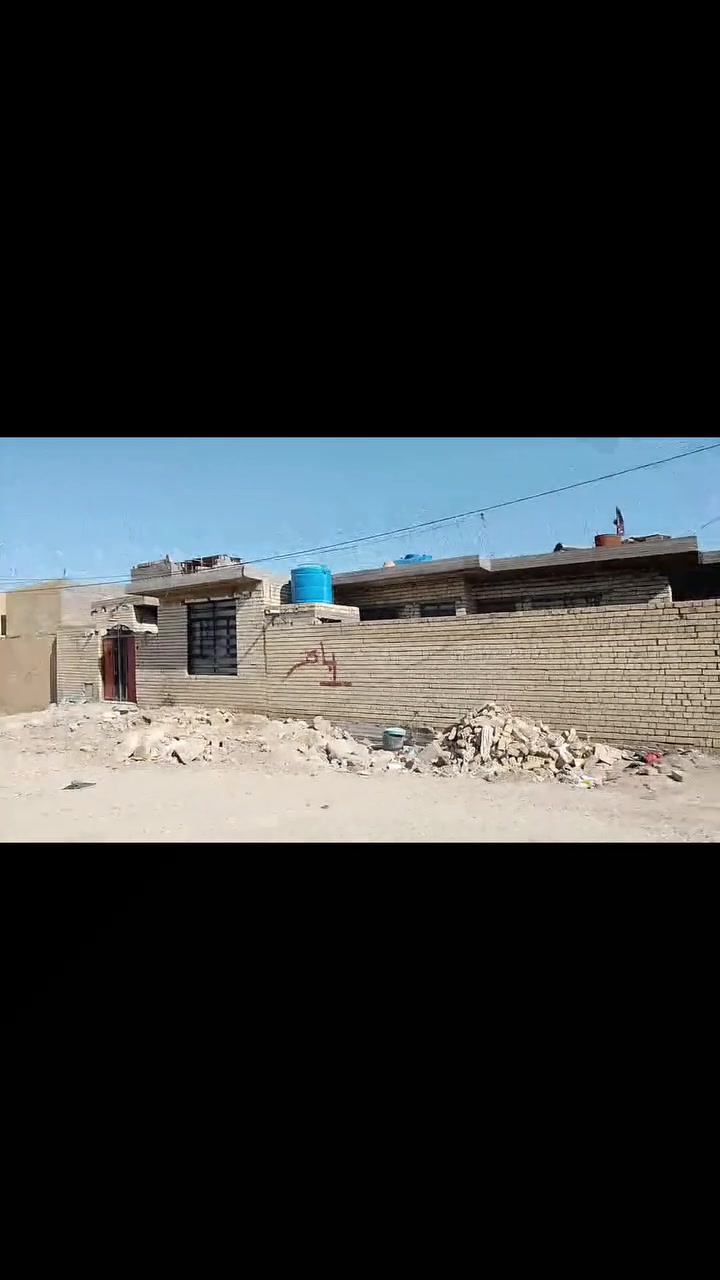 السلام عليكم بيت للبيع الحميديه شارع المعسكر المساحه 135 متر مربع قريب على التبليط شغل درجه اولى رفت طابون صب مسلات لاستفسار على رقم الهاتف ***********

