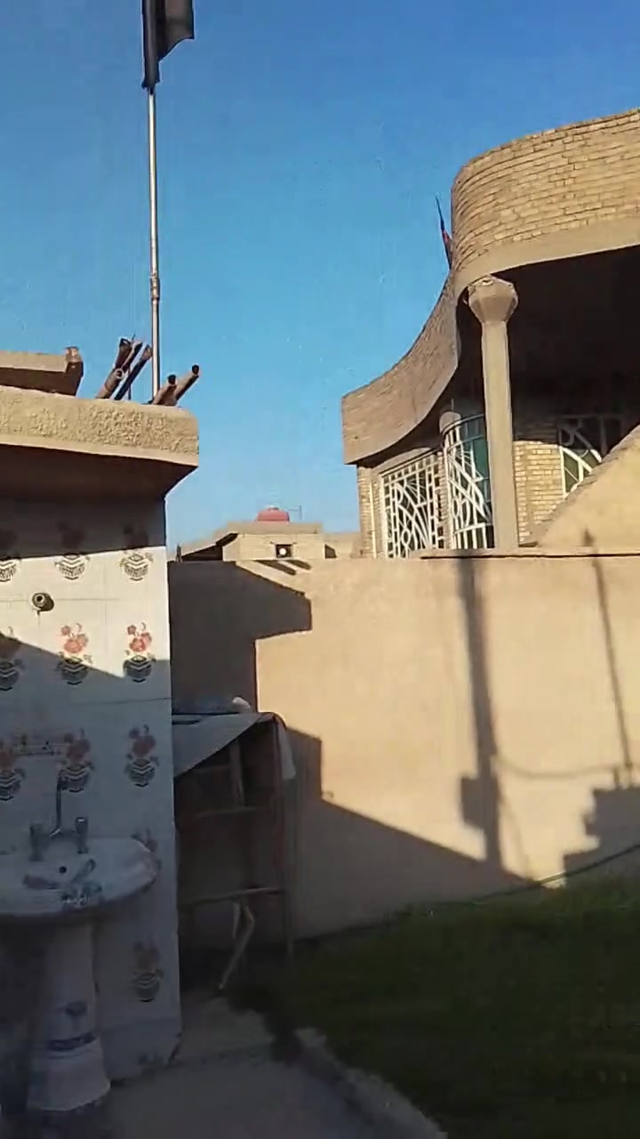 السلام عليكم
دار البيع  حديث بناء  يتكون من طابقين في بغداد الكمالية شارع 70 الواجهة 7 طابو صرف مسلح  المساحه 225م 
(تفاصيل البيت) 
1/گراج يحمل سيارتين +حديقه +صحيات 

2/الاستقبال +مطبخ حار +مطبخ بارد  +صاله كبيرة /ترك +منور كبير +غرفه نوم 
3/الطابق الثاني 
يتكون من 3غرف نوم كبيرات +صحيات +يتكون من صطحين كبيرات مع +بيتونه كبيرة 

التواصل ولاستفسار عن السعر رقم الهاتف ***********
