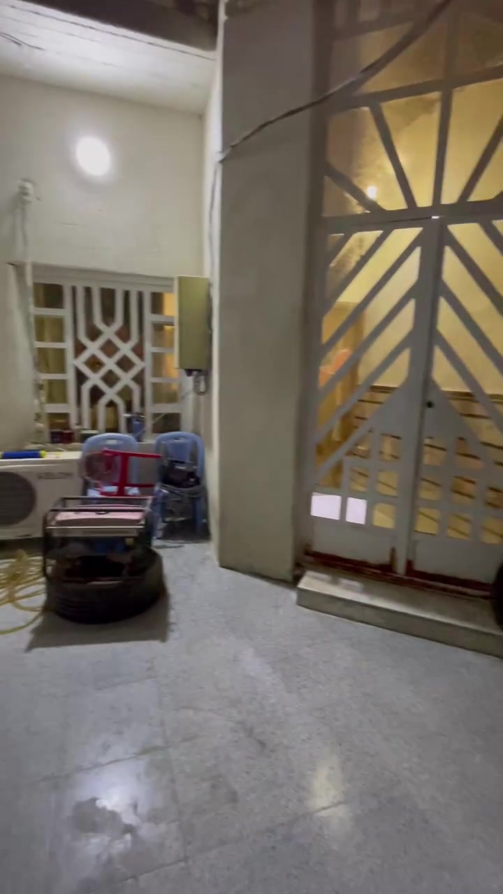 بيت للبيع. طابو زراعي قياس 140 م واجه 5م *28م
بيت نضيف ومرتب ميحتاج اي صرف 
طابو زراعي وعراقي  
السعر 100 مليون 
*********** الموقع مناوي لجم خلف مدارس مروج المناوي
