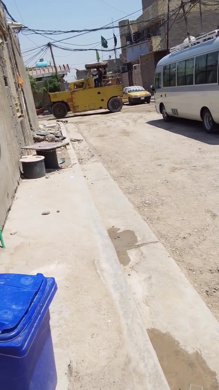 سلام عليكم مرخصت مدير لكروب،،،،،،  بيت ب ام الكبر ولغزلان ميت متر مربع لبيت يحتوي ستقبال سته باربعه وغرفه خمسه بخمسه وصاله خمسه بخمسه ومطبخ اربعه باربعه لبيت ماصارله هواي من مبني خدمات كامله مي مجاري كهرباء تبليط لبيت قرب كوفي لصلطان يبعد عشارع لعام 6افرع ستفسار عل رقم ‏‪***********‬‏
