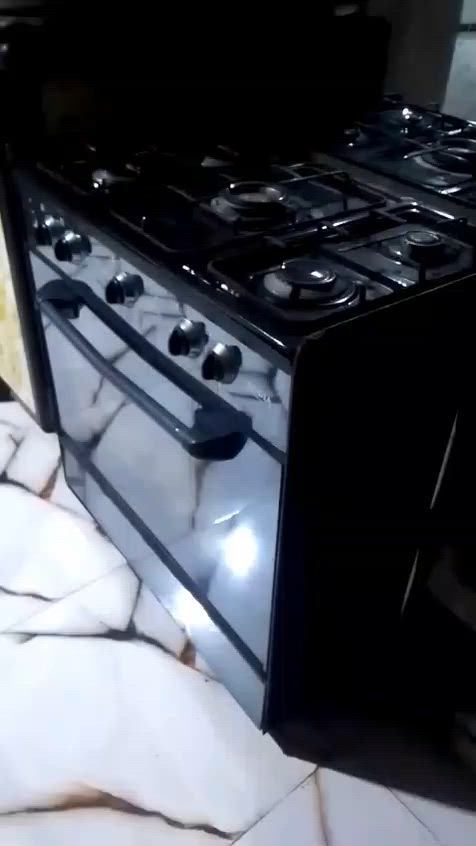 السلام عليكم مكيفات وطباخ للبيع
المكيف الي بي خط احمر ب 200 بس بلنهار يفصل بليل بارد كلشي مابيه 
المكيف الثاني ب 300 كلشي مابيه نضيف وشغال
الطباخ ب 100 قفل مابي فرن 
للتواصل على الواتساب ***********
المكان ناصريه السبل
