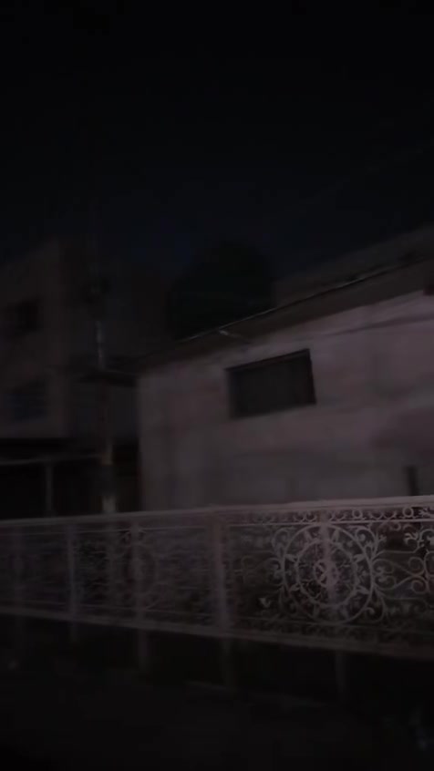بيت ١٠٠ متر التفاصيل باالفديو واجهه ٣ بعدين يفتح تقريبن ١٠  طابقين جوه صاله او استقبال او غرفه او مطبخ او ملحقات او فوك غرفتين البلديات حي التراث الزراعي السعر ١٠٠ مليون للاستفسار ***********
