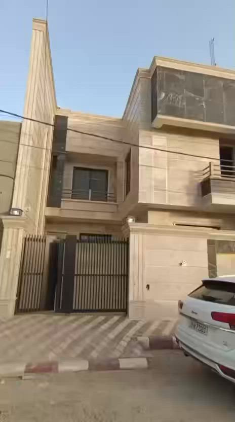 سلام عليكم
للبيع دار مساحه٢٠٠ متر واجه ١٠ متر تصميم إسباني بورسلين اسباني المرمر مال واجهيه اسباني درجه اولى تفاصيل بلفديو مكان زوير الغربي شارع ١٠ متر تبليط كهرباء ماء 
***********
