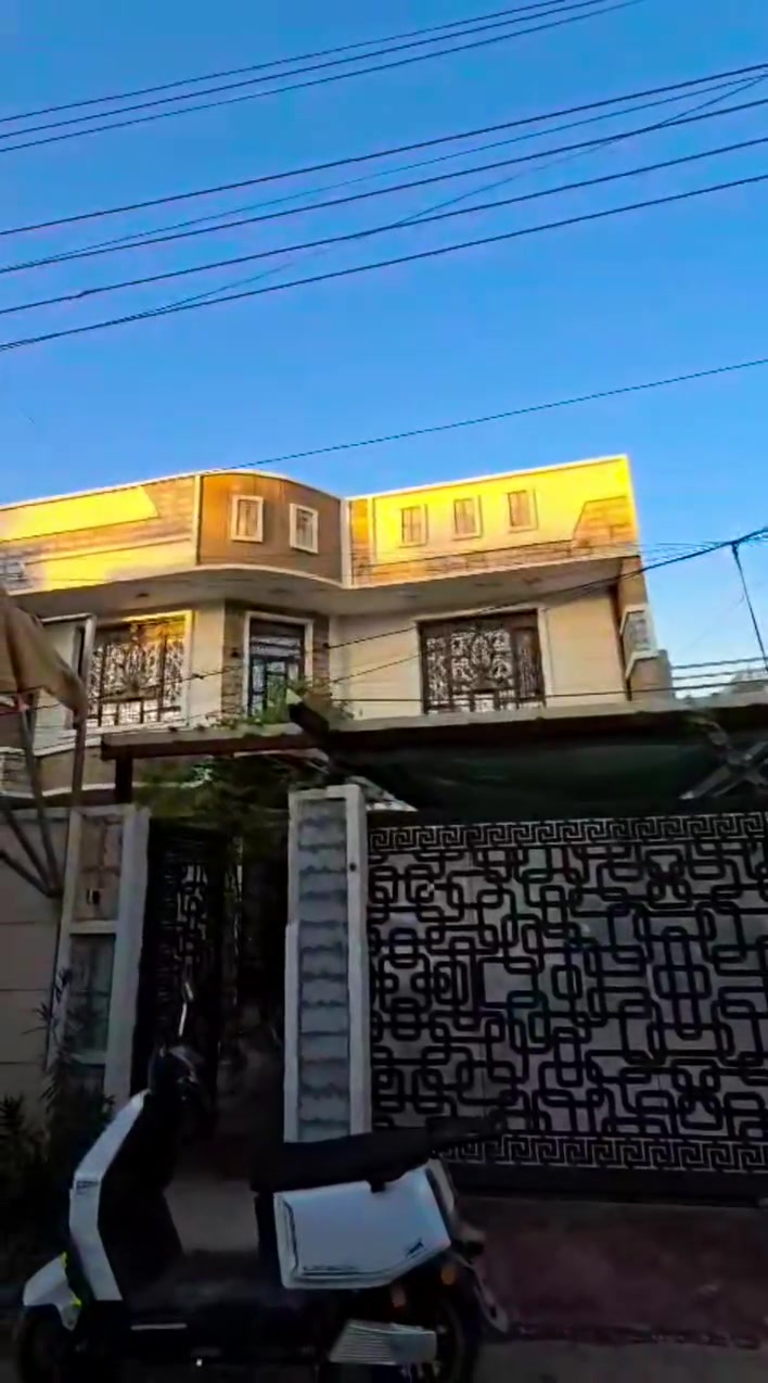 🏡 ════ ✨ بسم الله الرحمن الرحيم ✨ ════ 🏡

🌟 اليوم عرضنا لكم بيتًا مميزًا بمساحة 250 متر في بغداد / كميرة، بموقع جيد وسند طابو 25... والتفاصيل الكاملة داخل الفيديو.

📢 رقم الإعلان: 1005

🏠 بيت للبيع
📐 المساحة: 250 متر
📜 جنس الأرض: طابو سند 25

🎥 باقي التفاصيل داخل الفيديو.

📩 للاستفسار مراسلة الصفحة أو الاتصال:

📞 ***********
📞 ***********

🌹 مع الشكر والتقدير
أبو أيمن للعقار

#بيت_للبيع #بغداد #كميرة #أبو_أيمن_للعقار #عقارات_بغداد #طابو_سند25
