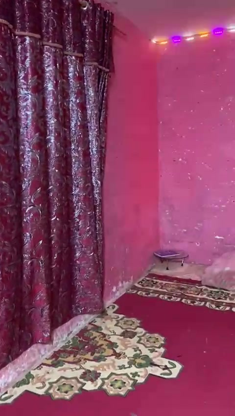 بيت البيع في ديالى بعقوبه البيع مساحته 600 البناء 260 وحديقه سعر 55 مليون
تگليلي شنو تفاصيل الدار بالضبط: شكد عدد الغرف والصالات والمطبخ والحمامات؟: 
غرفتين وهول واستقبال وحمام توليت دخليات ومطبخ 
وين موقع الدار بعقوبة بشكل أدق؟ أي حي/منطقة وقريب من شنو معلم أو شارع معروف؟: 
مرور ديالى 
البيت طابق واحد لو طابقين؟ وشنو عمر البناء وحالته العامة: جاهز للسكن لو يحتاج تصليح؟: 
طابق واحد
الطابو شنو نوعه؟ وهل الملكية صرفة ومكتملة لو بيها ملاحظات؟: 
 زراعي صابون صرف  سند 25 
السعر 55 مليون نهائي لو قابل للتفاوض؟ وإذا تريد، شنو أفضل طريقة للتواصل وياك؟: 
رقم الهاتف بيه قليل تفوض  ***********