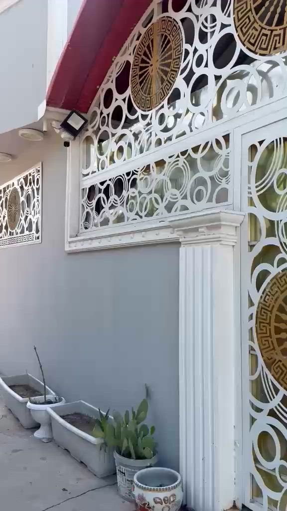 دار للبيع قرية الغدير الاولى للبيع بلوك 41 دار 10 على ساحة المساحة 200 م السعر 300 وبي مجال للاستفسار ***********
