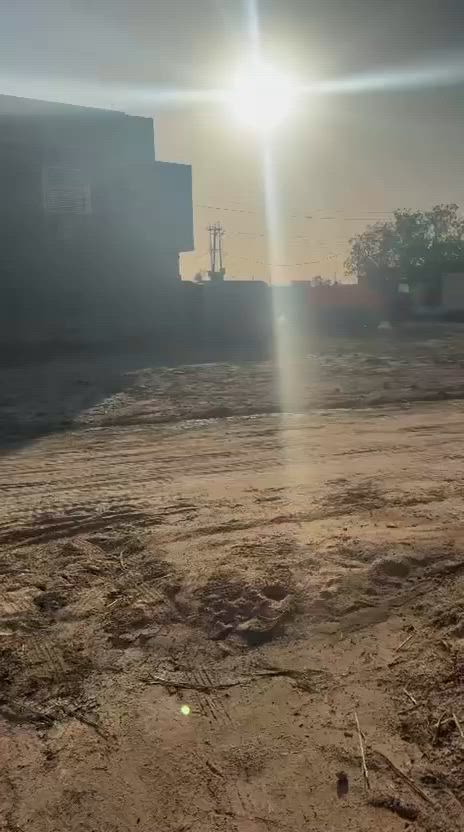 السلام عليكم 300 متر للبيع مقابيل محكمه الخيرات سعر الميه 12 وبيه مجال سند 25 زراعي مداور نفس الوقت للاستفسار ***********
