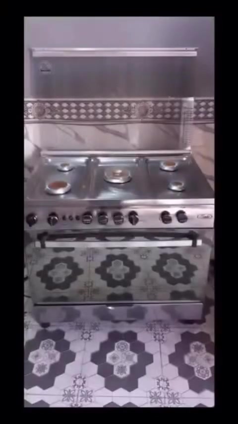 سلام عليكم صيانه تصليح طباخات انواع طباخات الغازيه في المنزل خليك بيتك وتجيك صيانه الباب البيت الشغل درجه اولى ✅***********
 تصال على الرقم الهاتف
