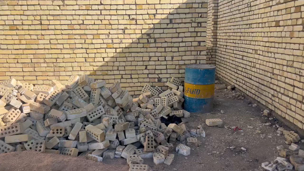 سلام عليكم هيكل للبيع مساحة ١٠٠/نزال15جبهه 6وكسور /مكانه الامين الاثنيه زراعي مال سكينه مقاطعت ٢ع٨ يصير بنهاي ال٩/سعره 80/وبي مجال رقم ***********
