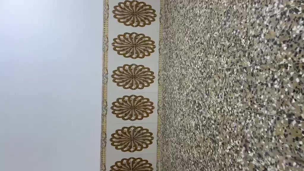 السلام عليكم بيت @للاجار المساحه 100م طابقين صاله و3نوم و3 حمامات ومطبخ
العنوان  الهياكل قرب ماركت اميره سعر الاجار 800 للاستفسار الاتصال برقم *********** او خاص
