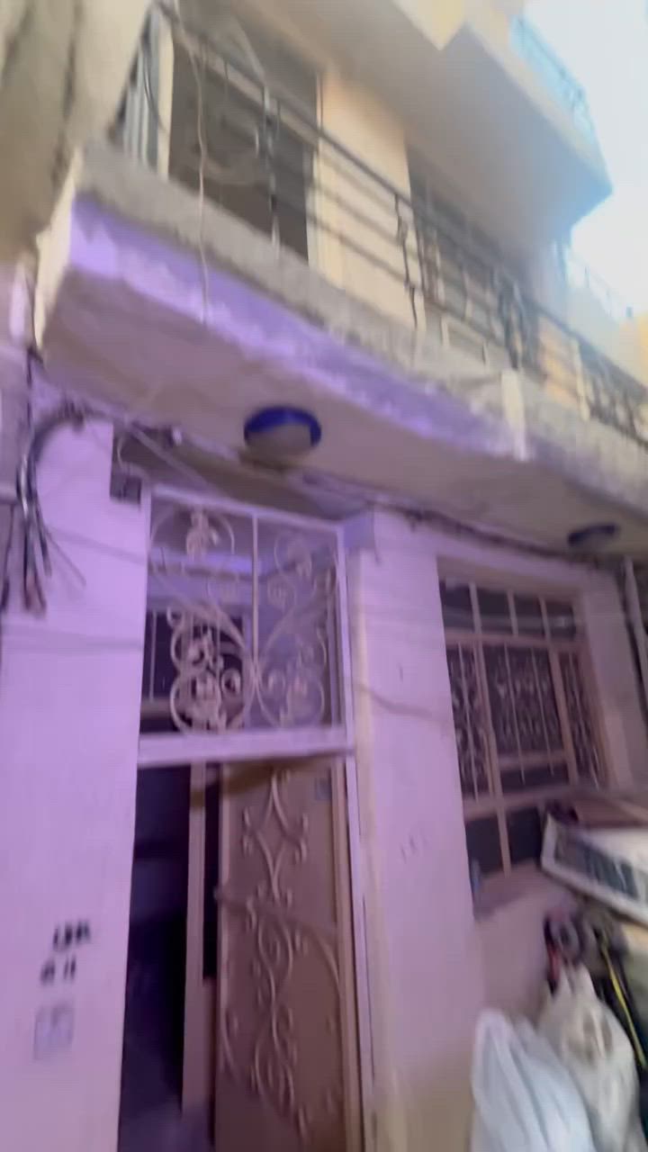 #مشتمل_للايجار داخل قيصريه بل اعظميه بشارع قاسم يحتوي غرفتين نوم وهول ومطبخ وخدمات ايجارهه 550 ألــف 
للاستفسار/***********
