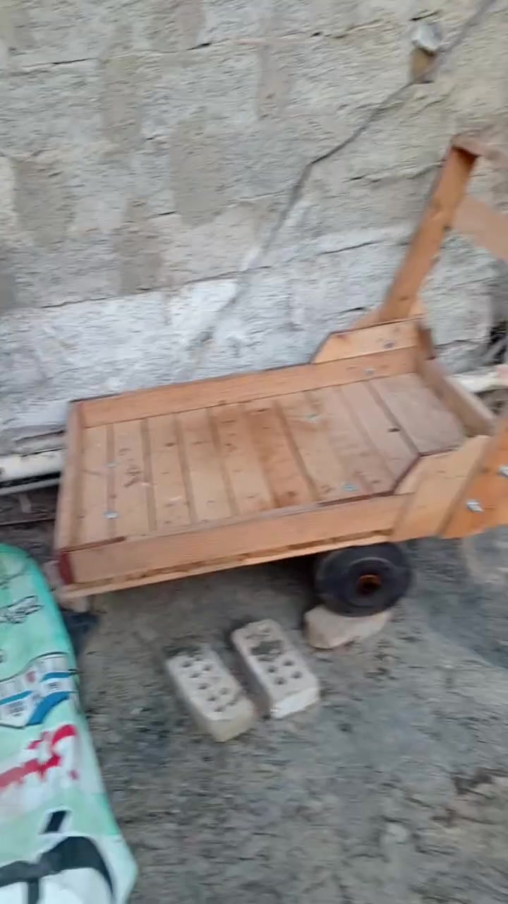 سلام عليكم ورحمه الله وبركاته عندي عربانه خشب كبير الحجم جديده مامستخدمه ابد سعر الف 80بيها مجال قليل بغداد شعب حي اور  رقم لولد صاحب العربانه الاتصال على الخط مامتواجد لولد علا البرامج من رخصه الادمن المحترم وافق ربي يرزقك انشالله ***********
