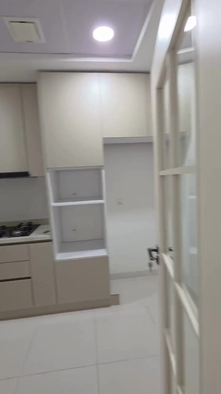 کرێ  | الايجار 

 لایك بکە و کۆمێنتێك بکە نرخت پێ دەگات

شووقە بۆ کرێ  لە سلێمانی - سوولی ڤیو

ڕووبەری( 190 )مەترە ، نهۆمی ( بەرز ) 

پێکهاتووە لە:
میوان و هۆڵی کراوە ، مساعد مطبخ ، 3 ژووری نووستن  یەکێکیان ماستەرە ، 2مشتملات  ، 2بالکۆن

تێبینی :
کەوانتەر وسپلێتی تیایە ، کارەباو ئاو غاز ( 24 )کاتژمێرە

چەند موڵکێکی تر بەردەستە بۆ کرێ

بۆ زانیاری زیاتر پەیوەندی بکەن بە ژمارە:
***********
________________________________

شقة للايجار في السليمانية سولي ڤيو 

المساحة (  190 )متر ، الطابق ( عالي ) 

يحتوي على:
 استقبال و صاله مفتوح ، مساعد مطبخ  ، 3 غرف نوم واحد منهم ماستر ، 2مشتملات   ، بالكون 

الملاحظة:
مع كاونتر و سبليت ، ماء ، كهرباء ، غاز ،( 24 )ساعة

للمزيد من المعلومات اتصل على رقم :
***********

_______________________________
تۆی بەڕێزیش گەر موڵکت هەیە دەتەوێت بیفرۆشیت
یان دەتەوێت بەکرێی بدەیت دەتوانیت زانیاریەکان
بنێریت بە ڤایبەر یان واتساب بۆ ئەم ژمارەیە:
***********
شەقامی شەست مەتری سەروو بانزینخانەی هەڵگورد بەرامبەر دووسایدەکەی گاردن ئاڤنیو
