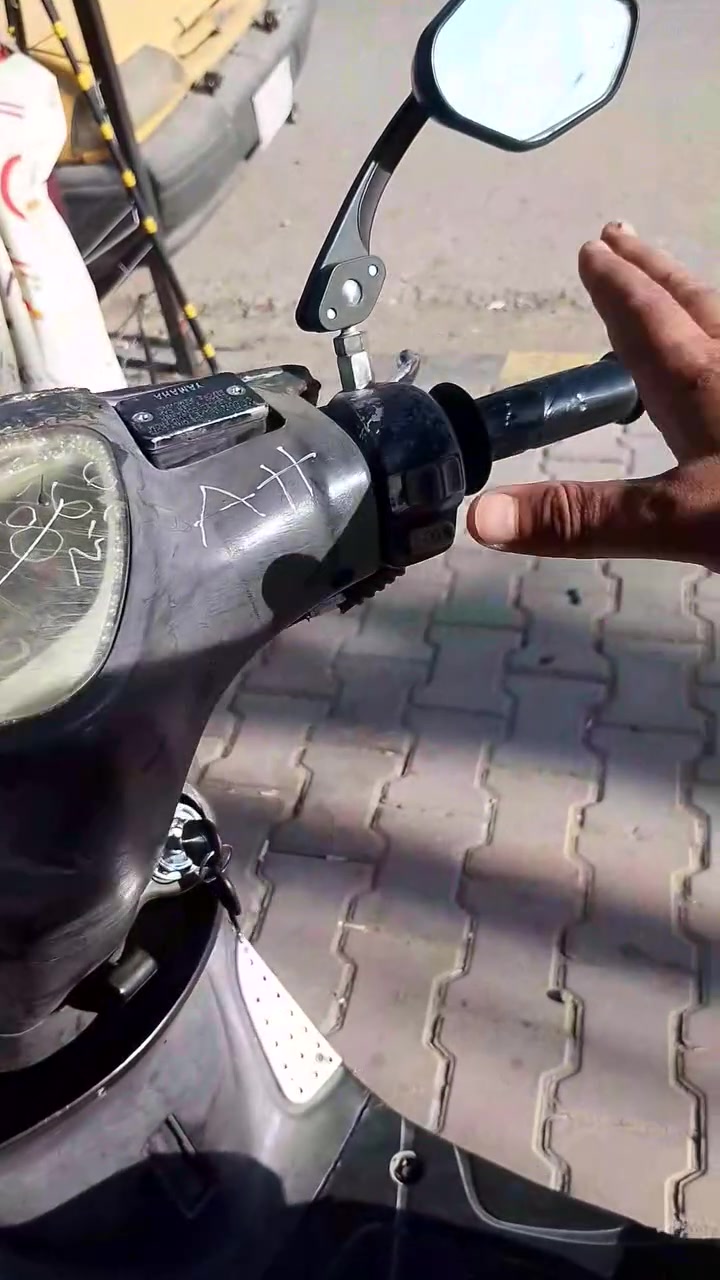 سلام عليكم 
دراجه ماكس عدله 120...بوشه 49...تشتغل سلف هندر ...شغل واطلع بيها باي مكان .....سعر 400الف ..مكان بغداد الحسينيه الراشديه.***********
