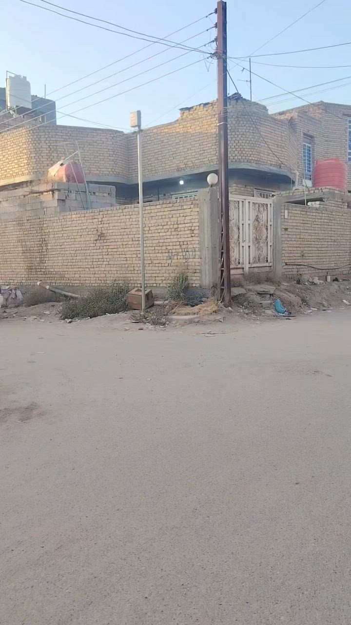 بيت مساحته 125 مربع بيه غرفه ومطبخ وصاله وصحيات العنوان  حي الأمين الاولى شارع المعلم بفرع الفرن   البيت ركن البناء طابوك السطح صب كونكريت السعر ١٦٥ وبيه مجال ***********
